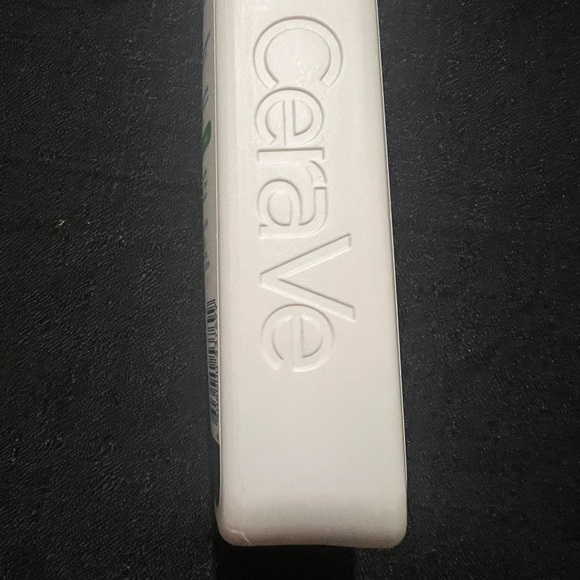 CeraVe Hydrating Facial Cleanser for Normal to Dry Skin 12 Fl Oz Hyaluronic Acid - Picture 3 of 4